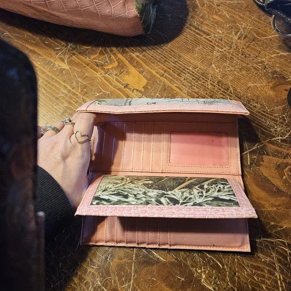 Womens camo and pink purse and wallet - Picture 3 of 9